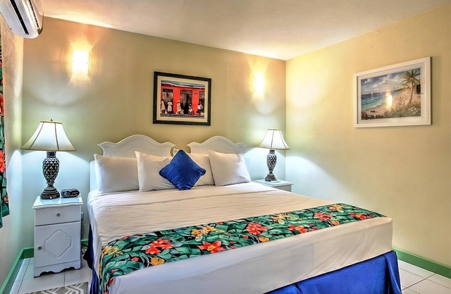 Ideal Stay for Beach Goers: Cozy Room w/ Living Area and Kitchenette | 3 Rooms