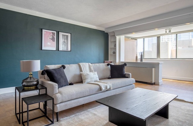 Ideal West End 1BR w/ Gym, W/D, walk to MGH & T Stop