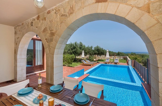 Villa Katerina: una villa con una ubicación ideal con piscina climatizada, para explorar el oeste de Creta.