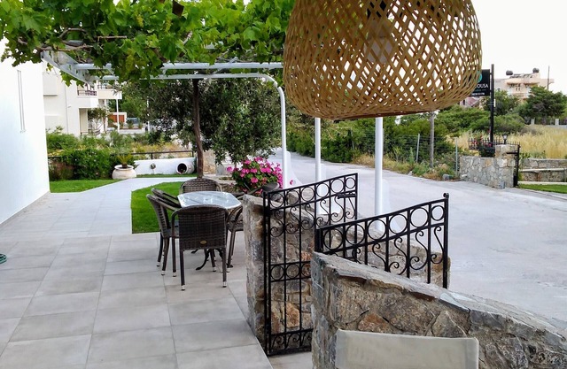 IDOMENEAS APARTMENTS