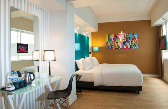 Idoop Hotel by Prasanthi