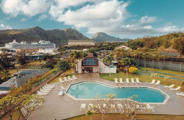 Idyllic 2BR Condo w/ Full Kitchen w/ Relaxing Outdoor Pool | Near Nawiliwili Par