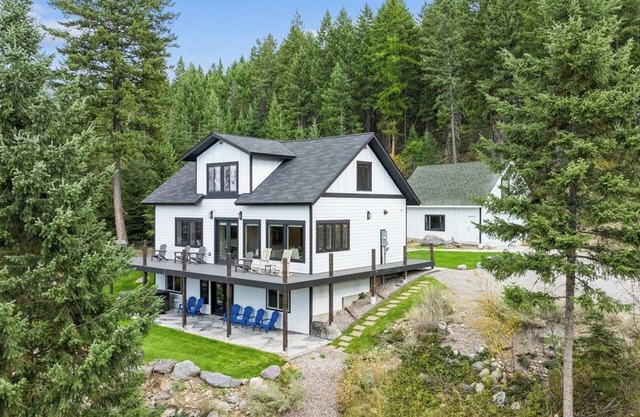 Idyllic 5BD Montana Home w/ private hot tub, fire pit & amazing views! Sleep 8!
