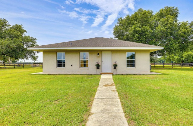 Idyllic Anthony Home: Riding Arena w/ Mirror Wall!