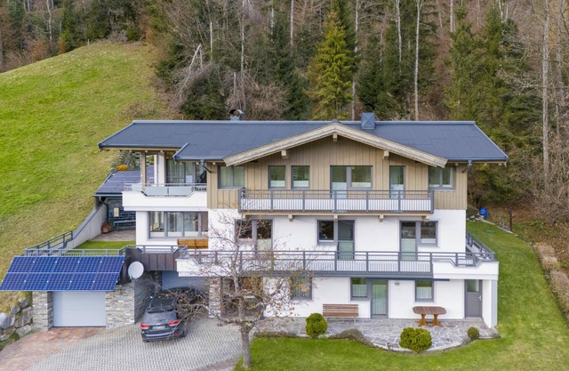 Idyllic apartment, garden and mountain views