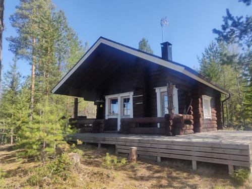 Idyllic cabin, Nestled in a peaceful forest