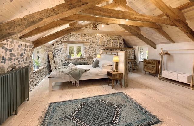 Idyllic country house, organic swim pond, hot tub