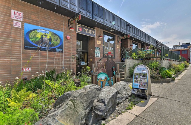 Idyllic Dtwn Anchorage Condo w/ Fireplace!