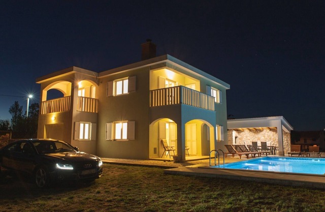 Idyllic Getaway Lovrec Villa with Pool - Five Bedroom Villa with Pool