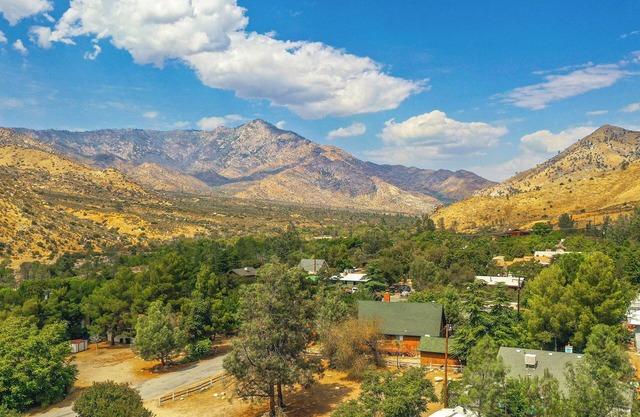 Idyllic Home in Kernville w/ Private Beach Access