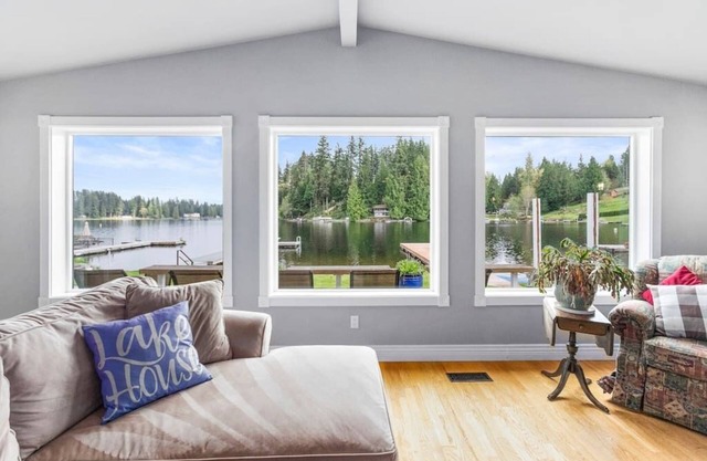 Idyllic Lakeside Getaway - Hidden Gem.