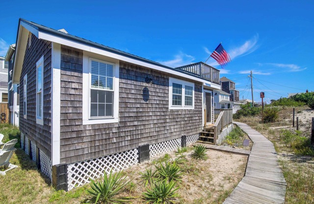 Idyllic Plymouth Vacation Rental - Steps to Beach!