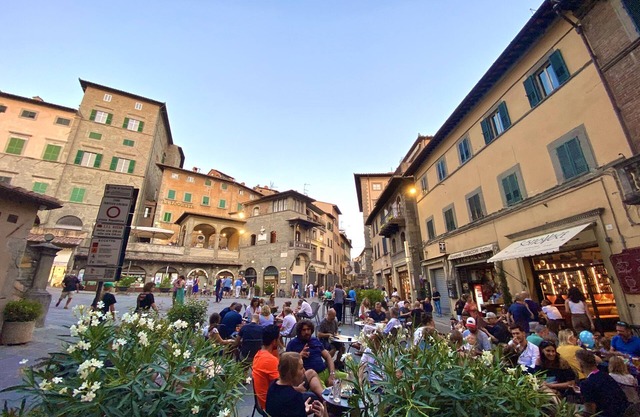Encantadora casa de campo toscana restaurada cerca de Cortona, Italia, con piscina privada y wifi