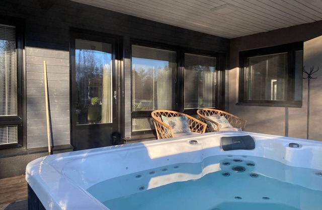 Idyllic Villa Unikko With Jacuzzi And Sauna
