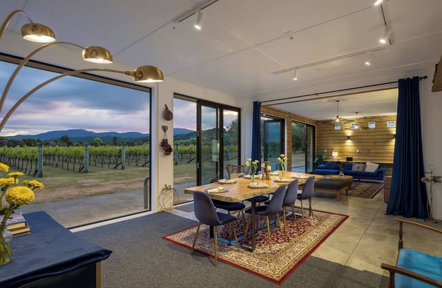 Idyllic Vineyard Farmstay. Ideal for large groups and boating enthusiasts!