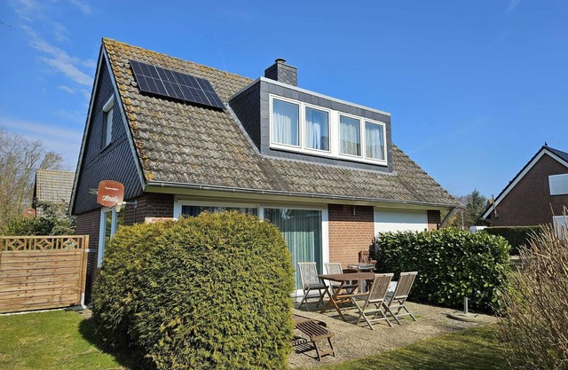 Idyllically situated vacation apartment in Vitzdorf on Fehmarn not far from the Baltic Sea coast.