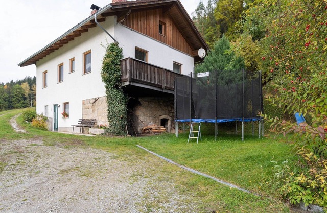 Idílica casa de vacaciones con bosque cercano
