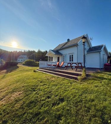 Idyllisk feriehus på vakre Bjarkøy