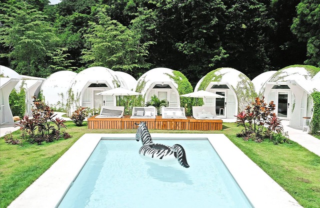 Igloo Beach Lodge