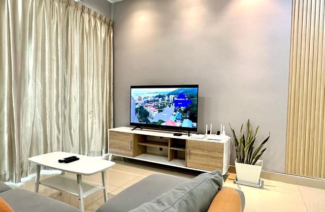 IJM Condo with Pool #Yoyo Homestay