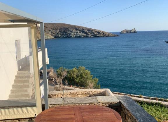 Ikia Wide Wild Summer House
