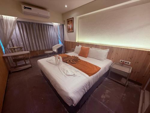 Ikonic Hotel - Bhushi Dam Lonavala