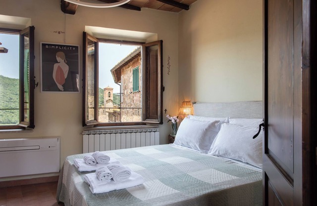 Il Borghetto - La Ghibellina Townhouse, private apartment with balcony
