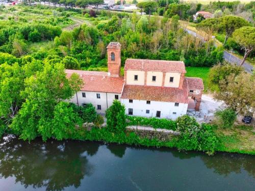 - Il Casale Toscano - 1900mt from The Tower of Pisa - No Breakfast - Free Parking - No Air Conditioning but Fan - No Tv - No Frigde - ONLY SELF CHECK IN FROM 3 PM