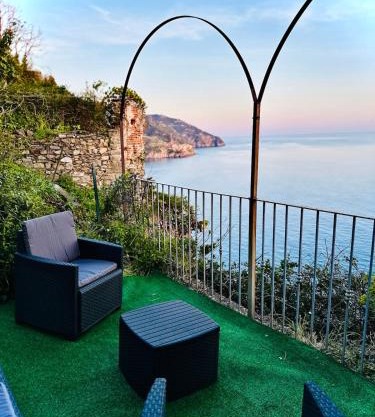 Il Grecale - The Cliff Retreat