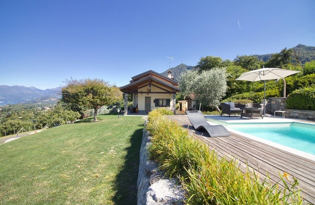 Il Lago Blu Loft con piscina, Castelveccana, Italia