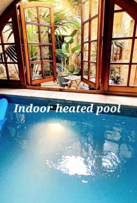 Il Mithna farmhouse with indoor heated jacuzzi pool