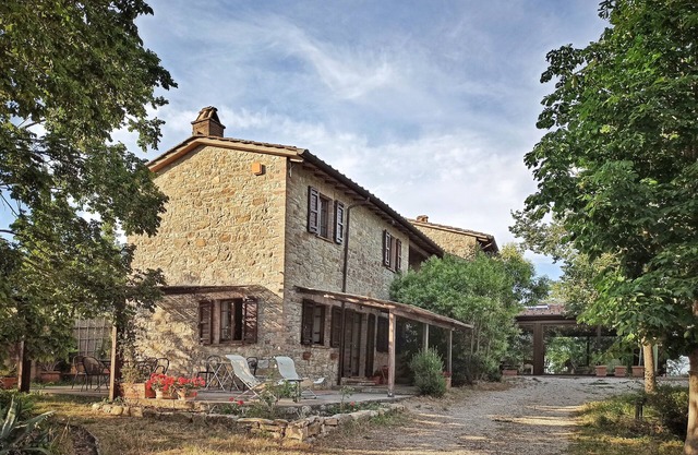 La nuez, preciosa casa con piscina