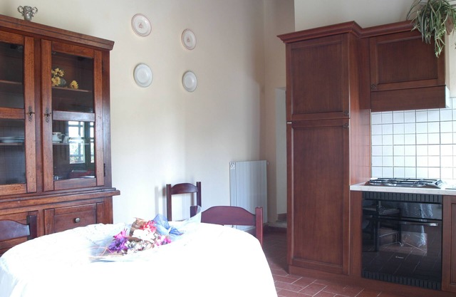 Il Noce apartamento en casa de campo con piscina en las colinas de Pisa