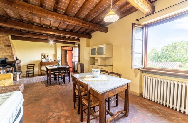 "Il Querciolo" Apartment "Frutteti" for 8+2 people in a farmhouse in Valdichiana, in the herat of Tuscany