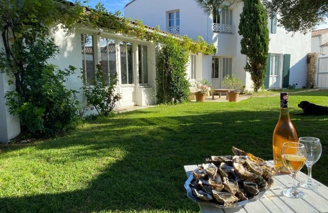Ile de Ré - loix - casa grande para 10 personas - jardín cerrado - centro del pueblo