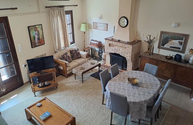 Ilias home Arachova