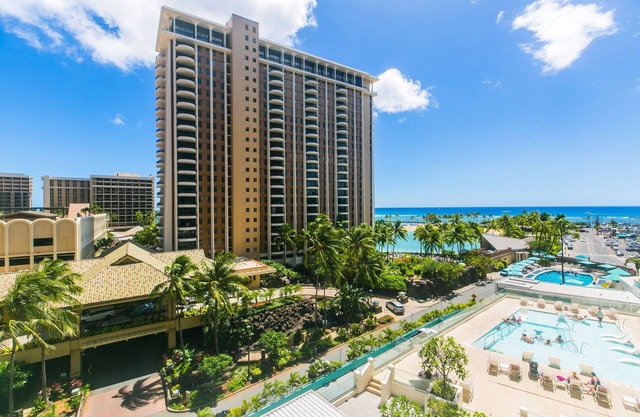 Ilikai Tower One Bedroom Lagoon View Waikiki Condos With Lanai & Free Wifi