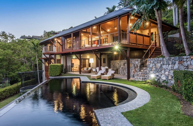 Iluka Luxury House Hamilton Island - private pool, 2 golf buggies and transfers