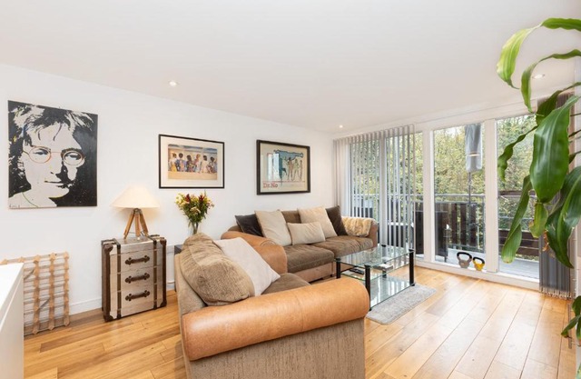 Immaculate 2BR Flat, Greenwich, 2 min Maze Hill St