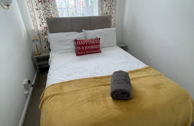 Immaculate 3-Bed House in Luton