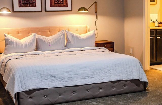 Immaculate and cozy townhome 8 mins. away from CSU