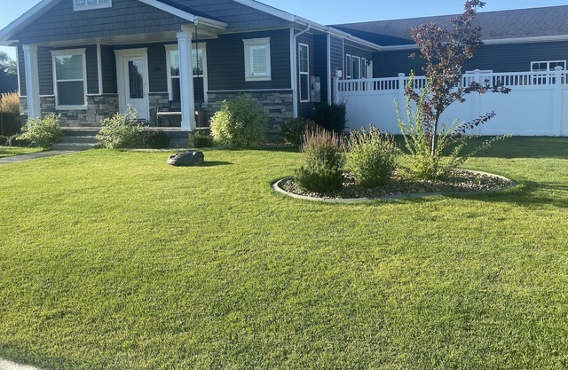 Immaculate house w/hot tub, close to major hot spots Idaho Falls.