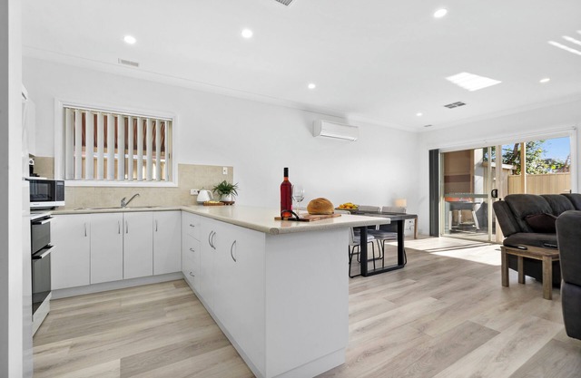 Immaculate, Modern, Comfortable Apartment in a Convenient Location