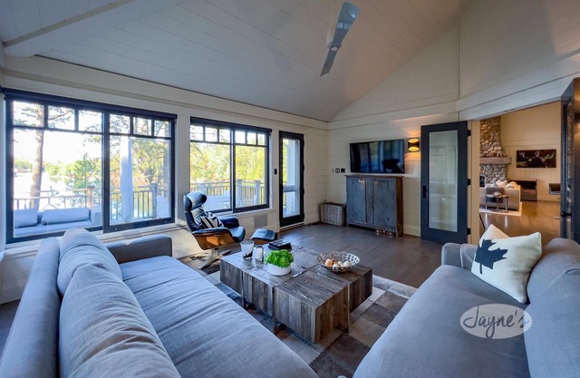 Immaculate, Resort-Like Property on Lake Rosseau!
