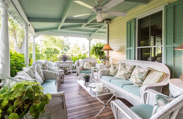 Impeccably Restored & Charming Victorian Summer Cottage-5 Bed, 4 Bath, Sleeps 10
