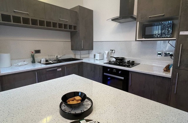 Impeccable 1 Bed Apartment in Wolverhampton