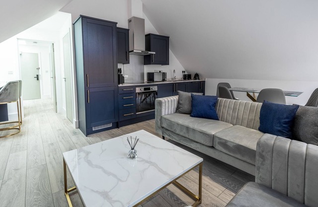 Impeccable 2-Bed Apartment in Camberley