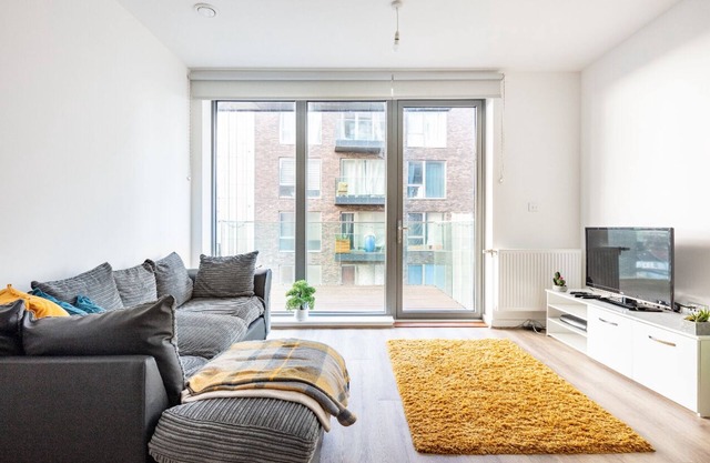 Impeccable 2-Bed Apartment in Wembley