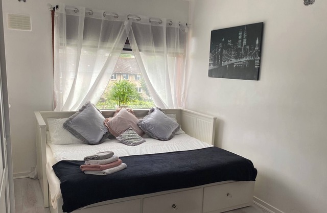 Impeccable 3- Bedroom House in Kirkcaldy