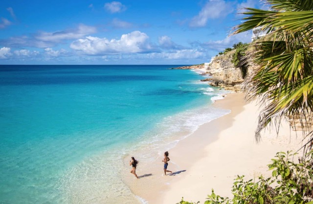 Impressive 3 bedrooms condo on Mullet Bay Beach